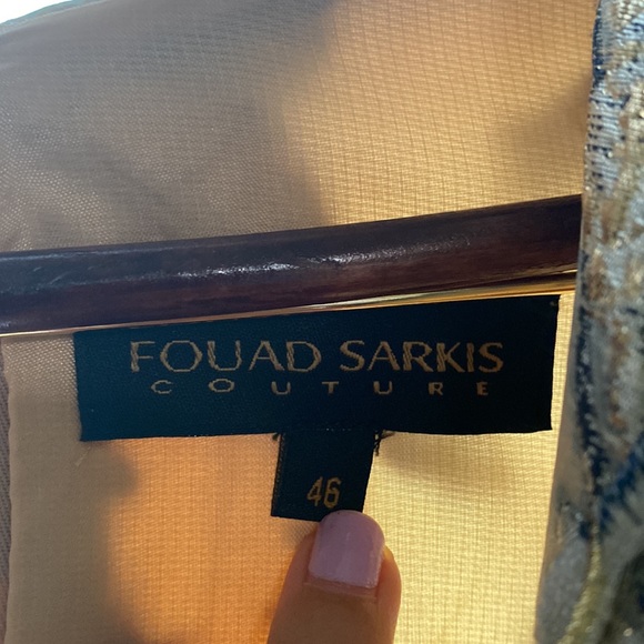 Beautiful gown - Picture 3 of 8